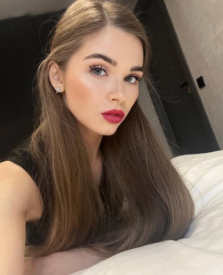 Pert — French · Female escort